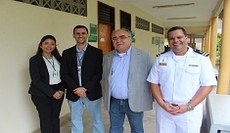 Gestores do campus com o novo agente