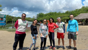 Alunos e docentes do campus na atividade de campo