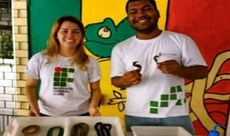 Alunos Mayara e Kênio, que participaram da atividade