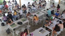 Entre as modalidades esportivas, estava o xadrez