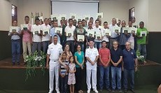 Pescadores e professores com representantes da Marinha