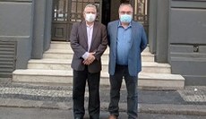 Reitor, professor Wally Menezes, ladeado pelo Diretor-Geral de Acaraú, professor João Vicente