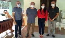 Da esq. para dir., Alex Castro, professor João, prefeita Ana Flávia e deputado Robério