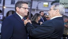 Professor Max William no momento do recebimento