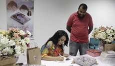 Momento dos autógrafos de exemplares