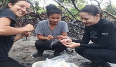 Membros do laboratório em atividade de campo