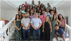 Participantes e apoiadores do programa em momento comemorativo