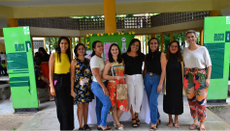 Momento de homenagens à mulher com a presença de servidoras 