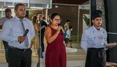 Professora Elisângela Sousa, do IFCE, ao Centro, na coordenação dos trabalhos