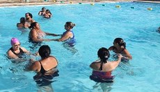 A hidroginástica beneficia principalmente o público da melhor idade
