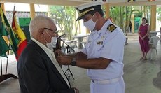 Momento da concessão da medalha