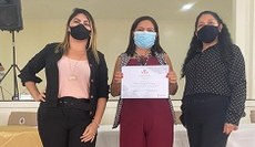 Professora Elisângela, ao centro, com as Coordenadoras de Turismo e Cultura do Município, Débora e Socorro