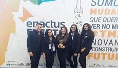 Membros do Time de Acaraú com o prêmio