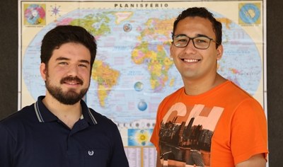 Johnattan e Andre conquistaram bolsas de intercâmbio