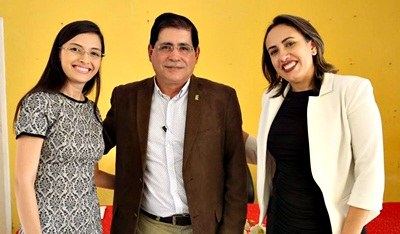 Raquel Silveira, reitor Virgílio Araripe e Maíra Nobre