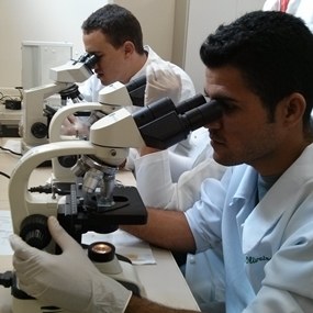 Estudante participa de oficina no Encontro de Pesquisa de 2014 Estudante participa de oficina no Encontro de Pesquisa de 2014