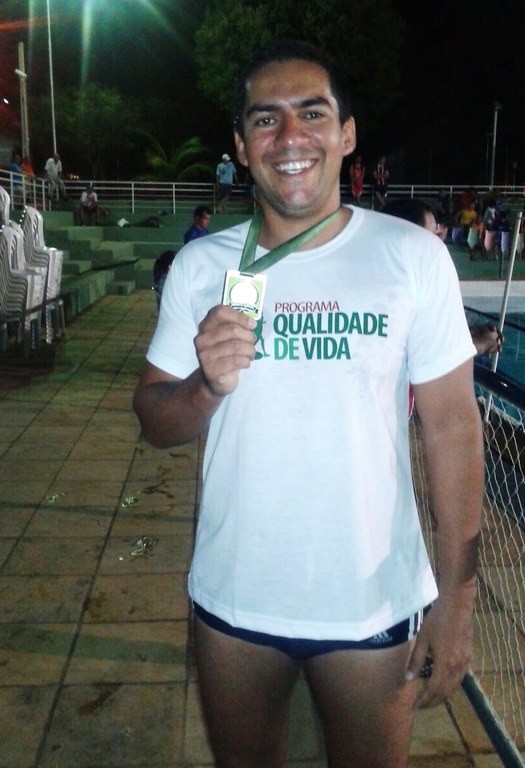 Servidor Jeferson Sousa recebeu medalhas no basquete e na natação