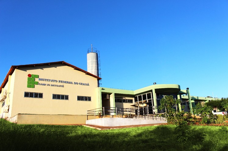 fachada IFCE baturite 2015.jpg