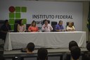 Reitoria e comitiva em diálogo