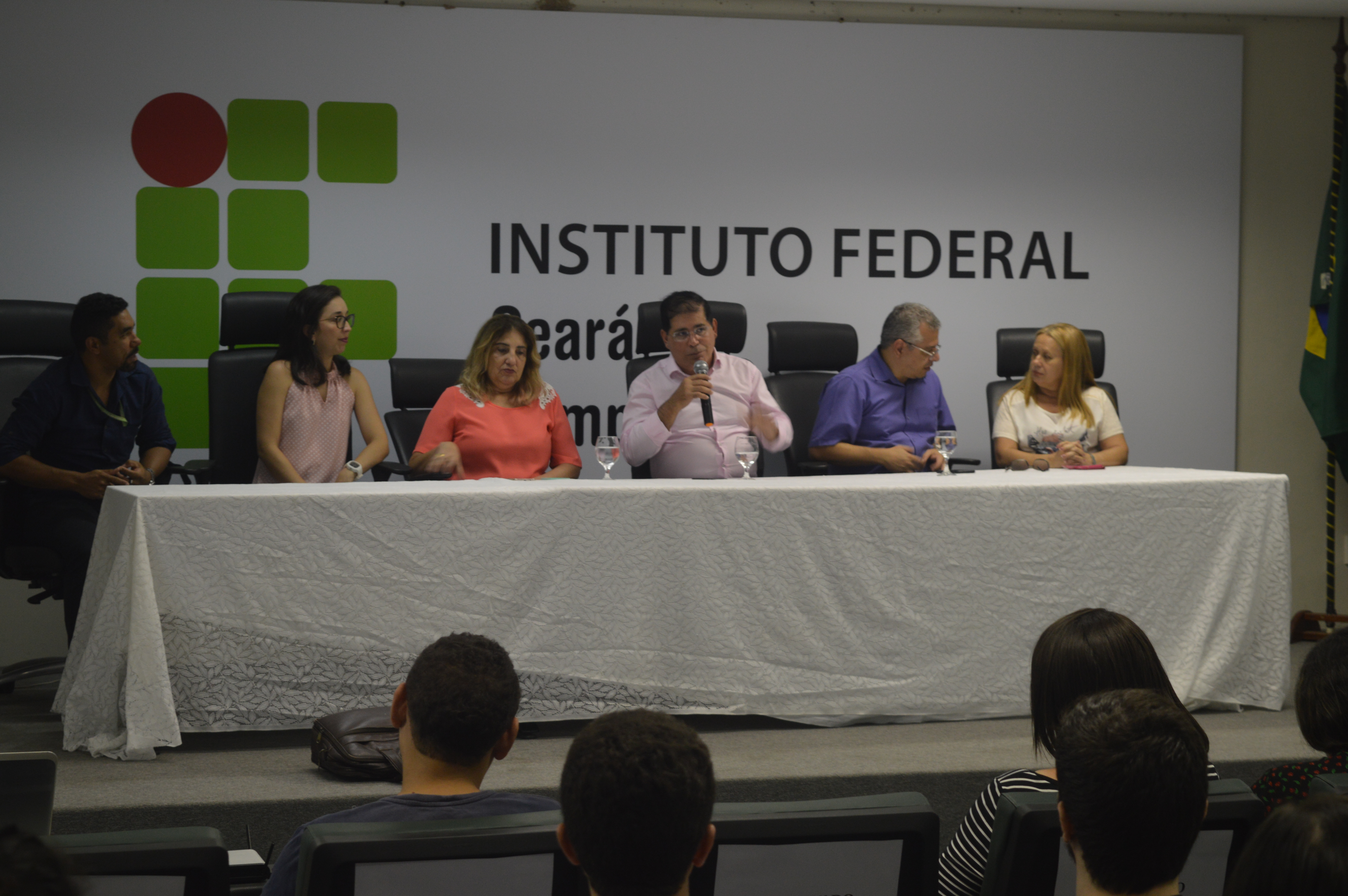 Reitor e comunidade dialogam em Camocim