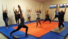 Aula de yoga atende também a comunidade externa