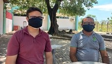 Servidores utilizando máscaras que serão distribuídas também a alunos e terceirizados