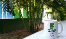 Uso de caneca de cerâmica economiza material descartável (Foto: Comunicação Social)