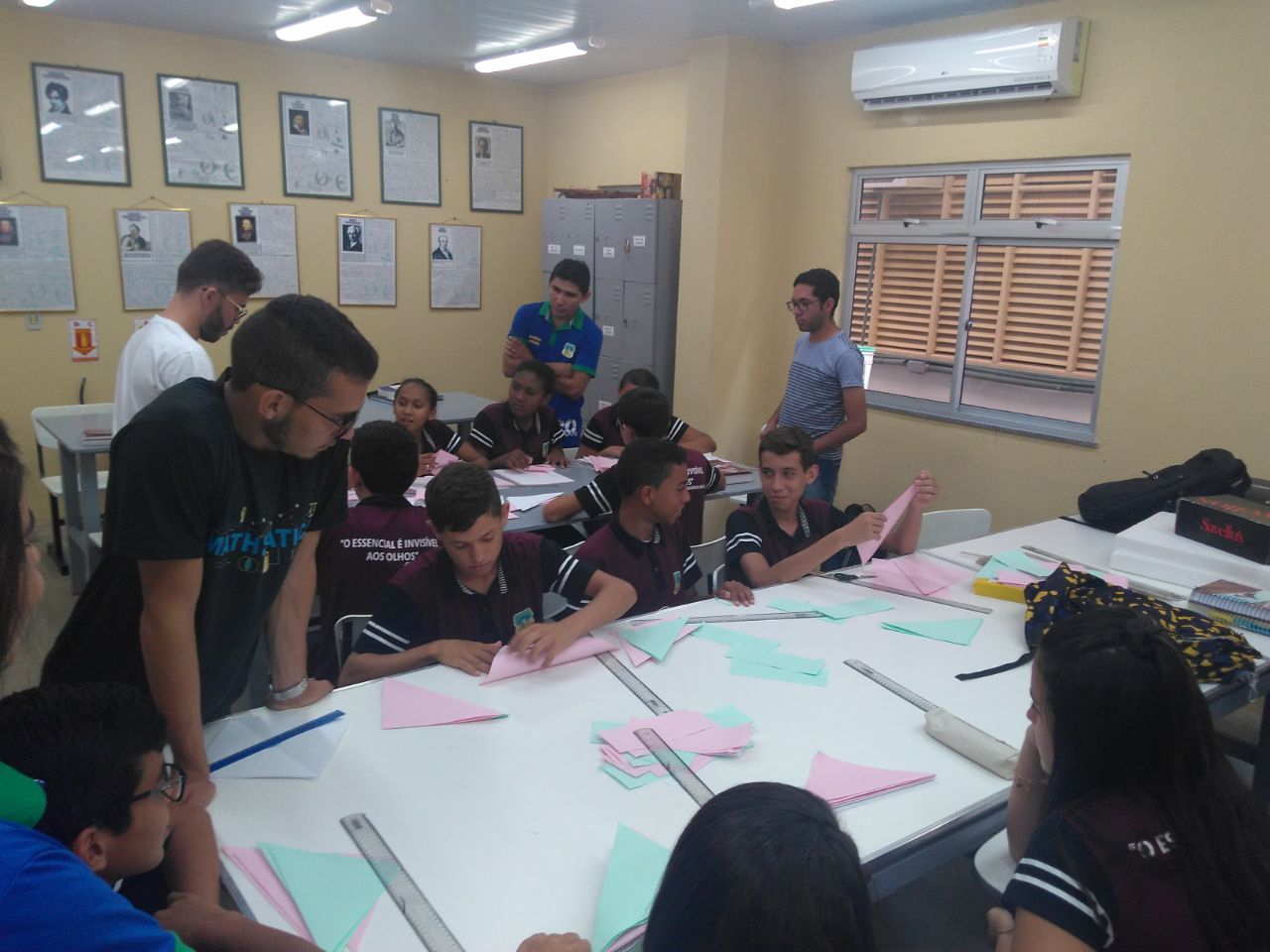 Alunos participam de atividade prática