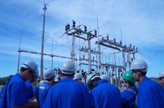 Estudantes visitaram subestação para ver na prática o processo de distribuição de energia elétrica