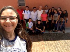 Alunos de informática na residência do artista Babisnki em Várzea Alegre