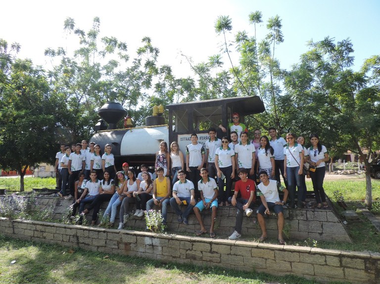 Alunos de Cedro viajam ao Maciço de Baturité.JPG Alunos de Cedro viajam ao Maciço de Baturité.JPG