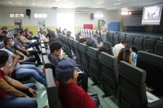 Professor Gleydson Lima, diretor-geral, fala aos docentes e técnicos