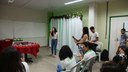 Aluna Luzia Felícia interpreta música na confraternização. (Crédito: Anderson Lima)