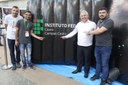 Da esquerda para direita: Aluno Henrique Oliveira, professor Romário Braz, reitor do IFCE, professor José Wally Mendonça Menezes e o chefe do Deppi de Cedro, professor Alan Vinícius