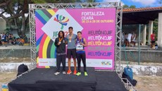 Jose Jhones recebe medalha de prata conquistada nos 800m rasos nesta quarta-feira,26/10.O vencedor foi Marcos Vinicius da Silva Marcondes do IFMT. O terceiro lugar ficou com José Jobsom Alves Moura do IFPE. (Foto: Anderson Lima)