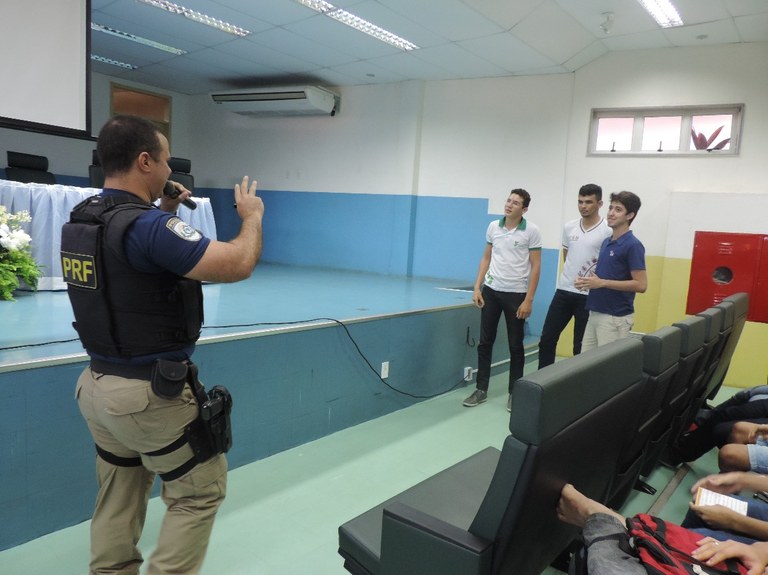 PRF promove dinâmica educativa em Cedro.JPG PRF promove dinâmica educativa em Cedro.JPG