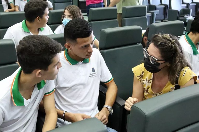 Professora Karen Sá e alunos Professora Karen Sá e alunos