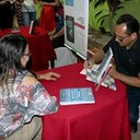 O chefe do Deppi de Cedro, professor Francisco José de Lima, na seção de autógrafos de livro de sua autoria. (Crédito: Vitor Meireles)