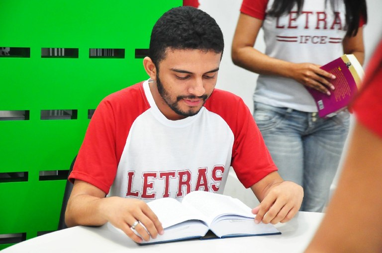 2018_02_07 - alunos de letras biblioteca - foto de Gladson Caldas - 13 [Largura máxima 1024 Altura máxima 768].jpg