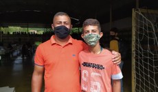 Ex-aluno da instituição, o pai acompanhou o filho no primeiro dia de aula