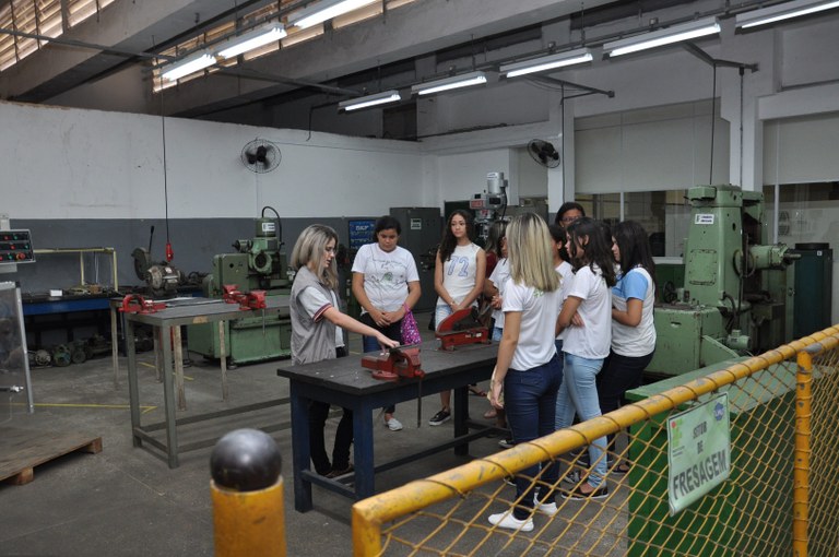 InterAção - Escola Municipal José de Alencar - março - Jardim Iracema 1 - Lab. de Mecânica 2.JPG