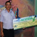 Na imagem, Antônio Lopes com a premiação conquistada (Foto: Rafael Oliveira).