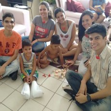 Na imagem, alunos do IFCE durante visita a Casa Menino Jesus Fortaleza.