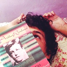 Na imagem, cenas do espetáculo Contos Engavetados. (foto: divulgação).