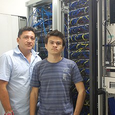 Na foto, Paraguassu Cavalcante (Coordenador de Tecnologia da Informação) e Alcides Júnior (aluno do cursos técnico integrado ao Ensino Médio em Informática), equipe que desenvolveu o sistema.