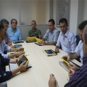 Na imagem, docentes recebendo os tablets. (Foto: Rafael Oliveira).