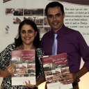 Docentes lançam livro de Inglês