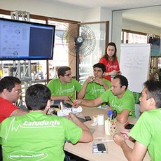 Na foto, estudantes criaram protótipos e demonstraram suas funcionalidades (foto: divulgação).
