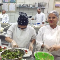 Estudantes aprimoram conhecimentos em aulas práticas. (foto: divulgação).