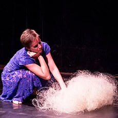 Na imagem, cenas do espetáculo Isadora Omar. (foto: divulgação).